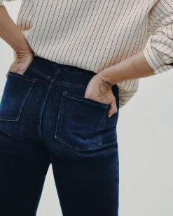 Straight-Leg Mid-Rise Jean - The Comfort