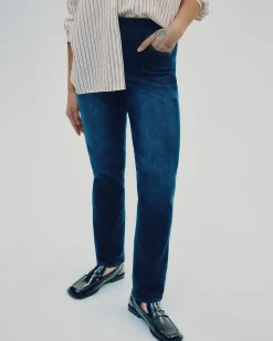 Straight-Leg Mid-Rise Jean - The Comfort