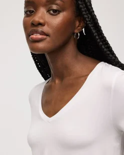 V-Neck T-Shirt - R Essentials