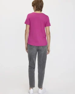 V-Neck T-Shirt - R Essentials