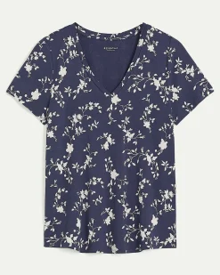 V-Neck T-Shirt - R Essentials