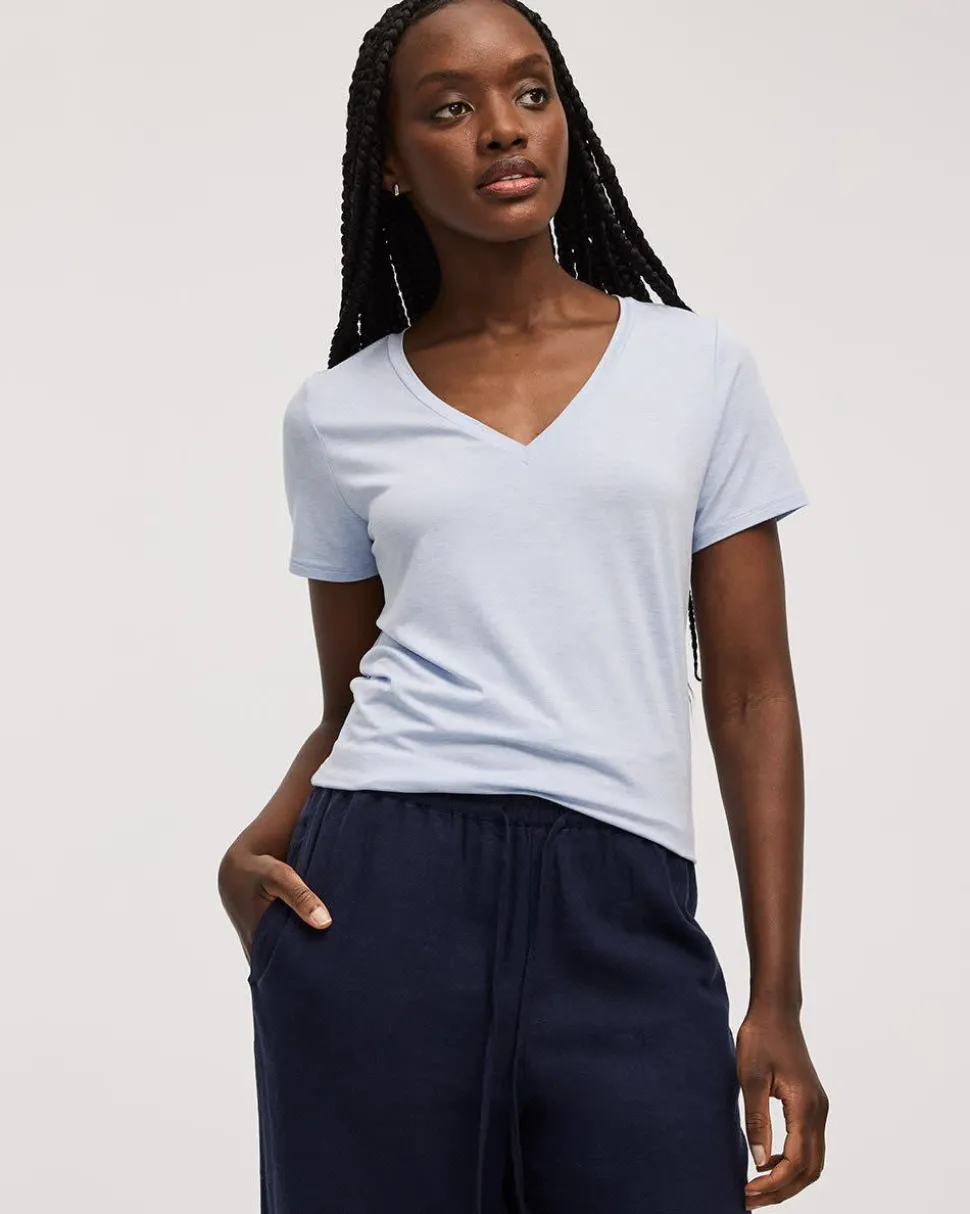 V-Neck T-Shirt - R Essentials