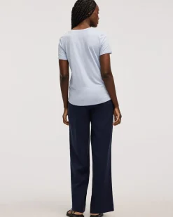V-Neck T-Shirt - R Essentials