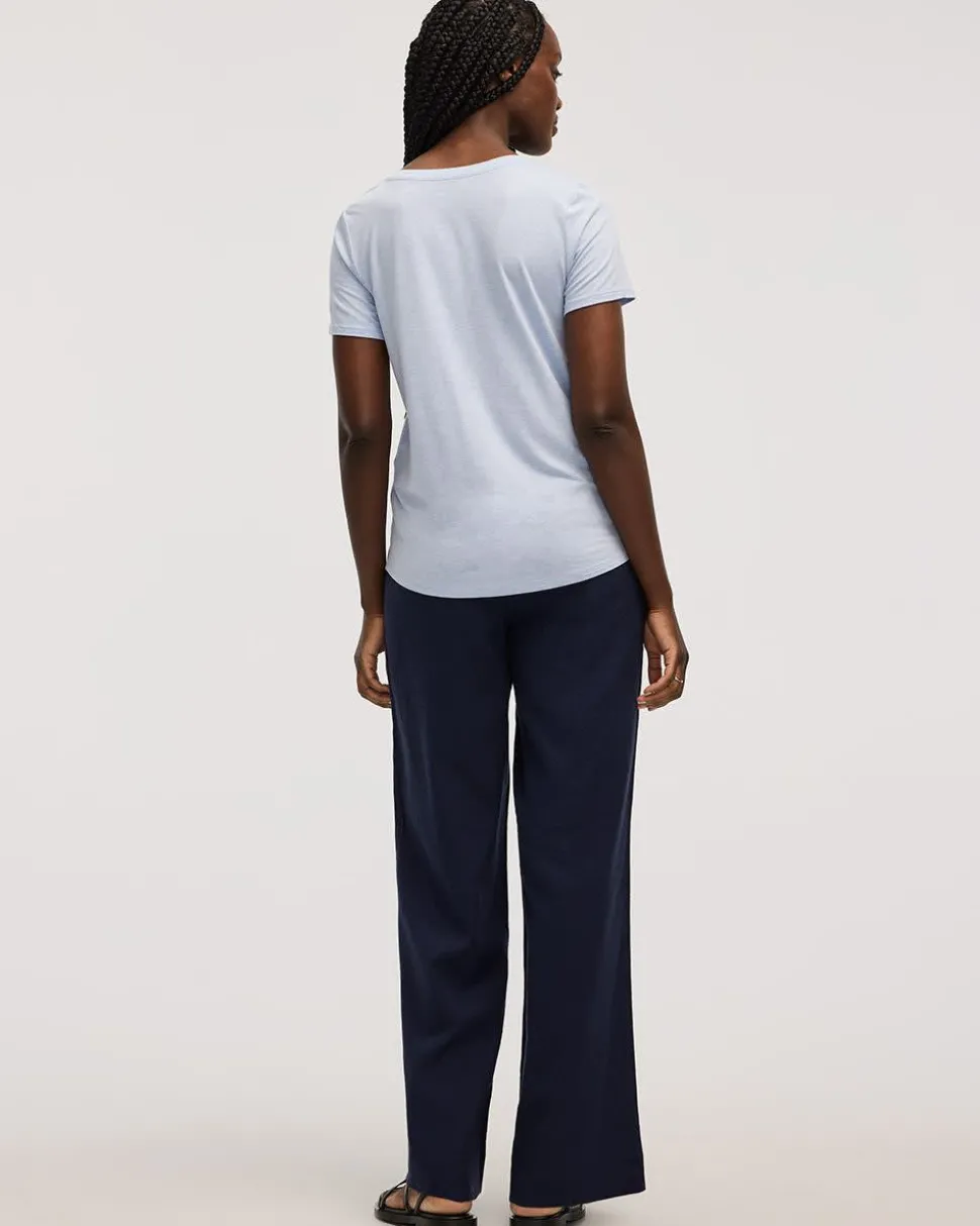 V-Neck T-Shirt - R Essentials