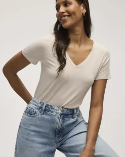 V-Neck T-Shirt - R Essentials