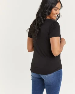 V-Neck T-Shirt - R Essentials