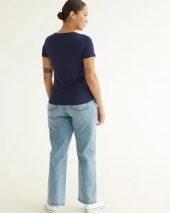 V-Neck T-Shirt - R Essentials